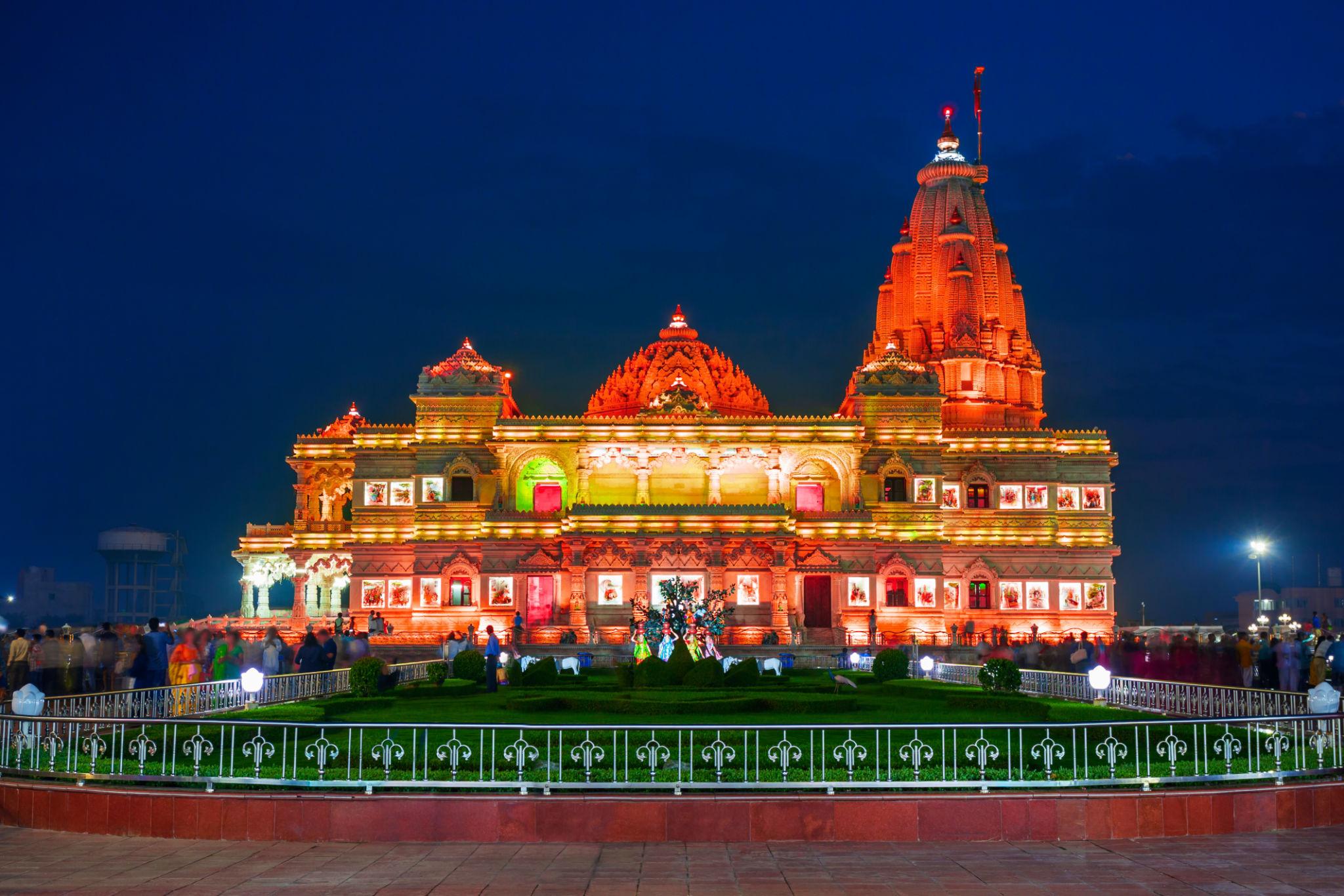 Prem Mandir Light Show Timings 2026 – Musical Fountain & Darshan Guide
