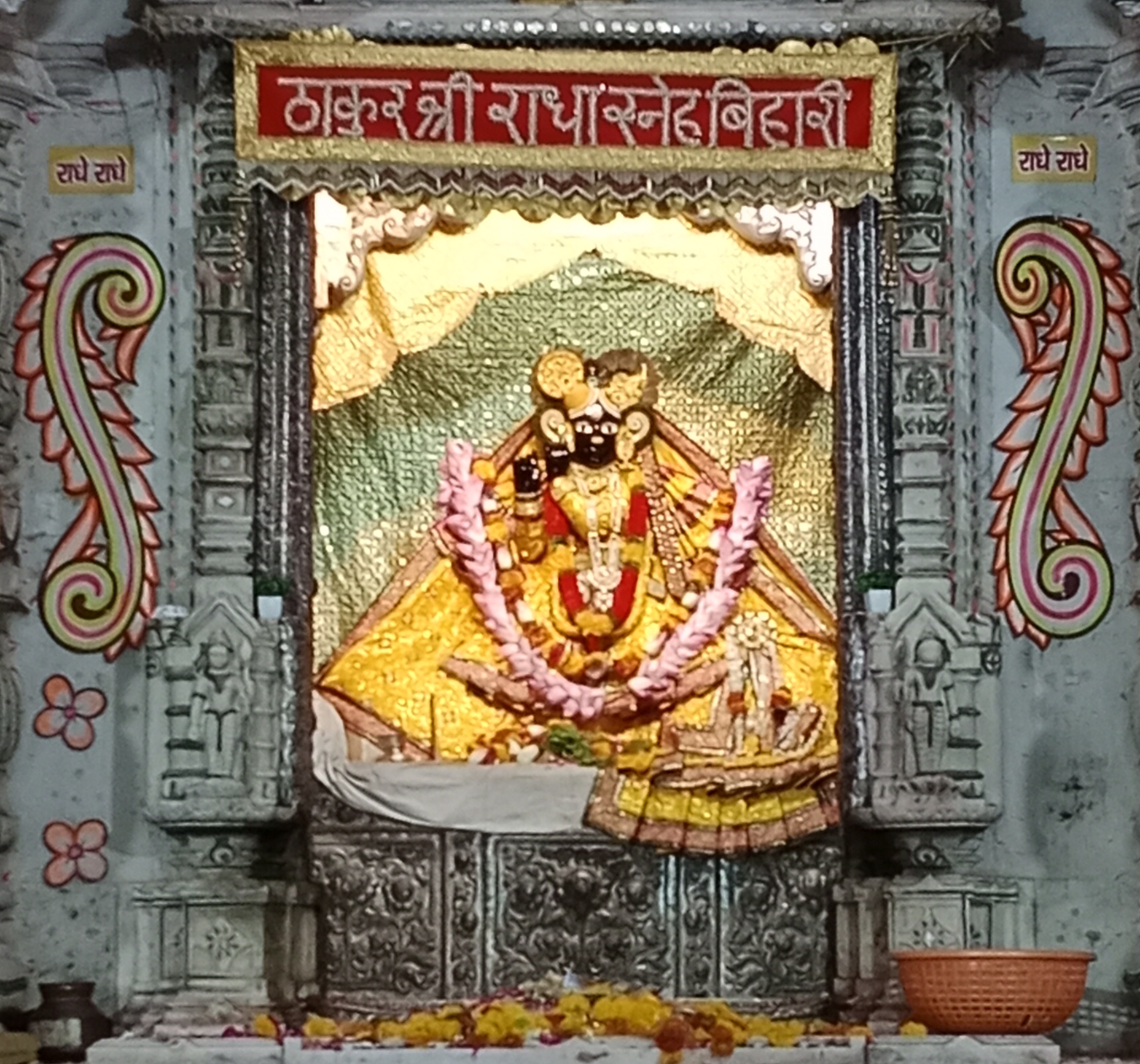 Banke Bihari Temple Vrindavan – History, Darshan, Mysteries & Best Time to Visit
